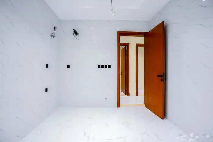 شقه 7غرف بملحقاتها للبيع بحي النزهه بجده جديده 8