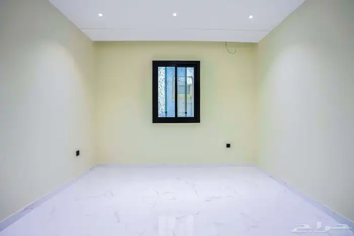 شقه 7غرف بملحقاتها للبيع بحي النزهه بجده جديده 3