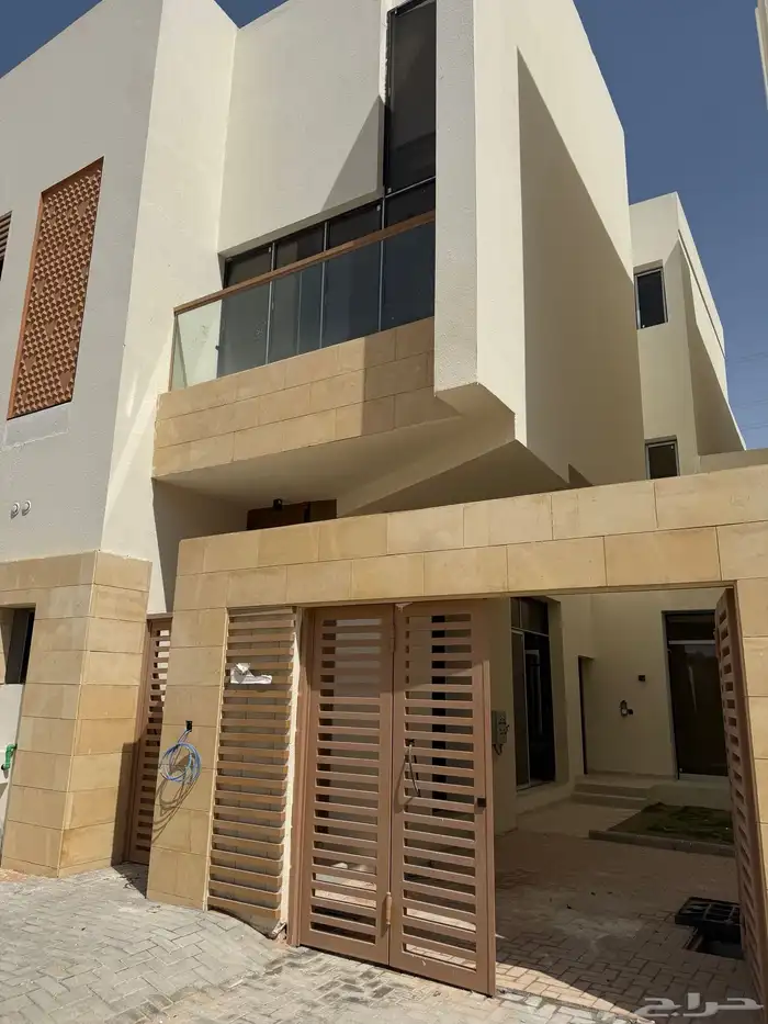 اعمال تنفيذ وتركيب حديد المونيوم مظلات سواتر كلادنق تسوير 1