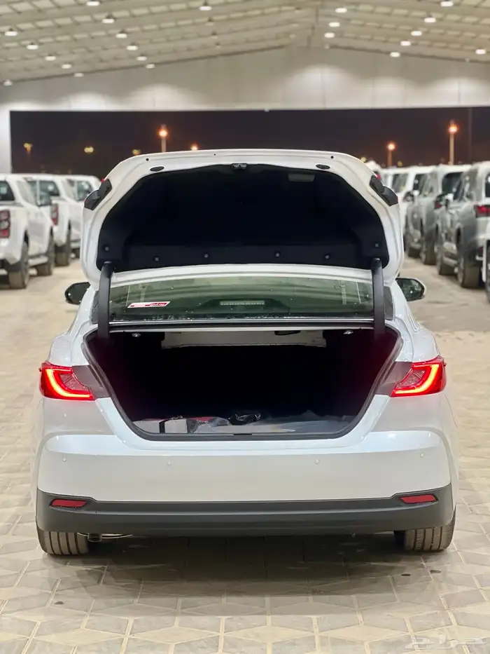 تويوتا كامري LE هايبرد 2025 4