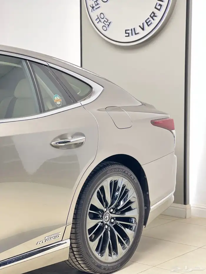 لكزس L500 2018 هايبرد بحالة نظيفة 3