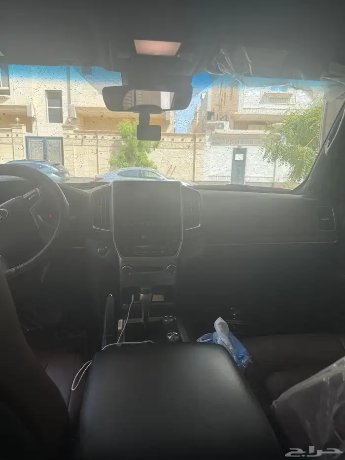 لاندكروزر VXS موديل 2020 فل كامل 8