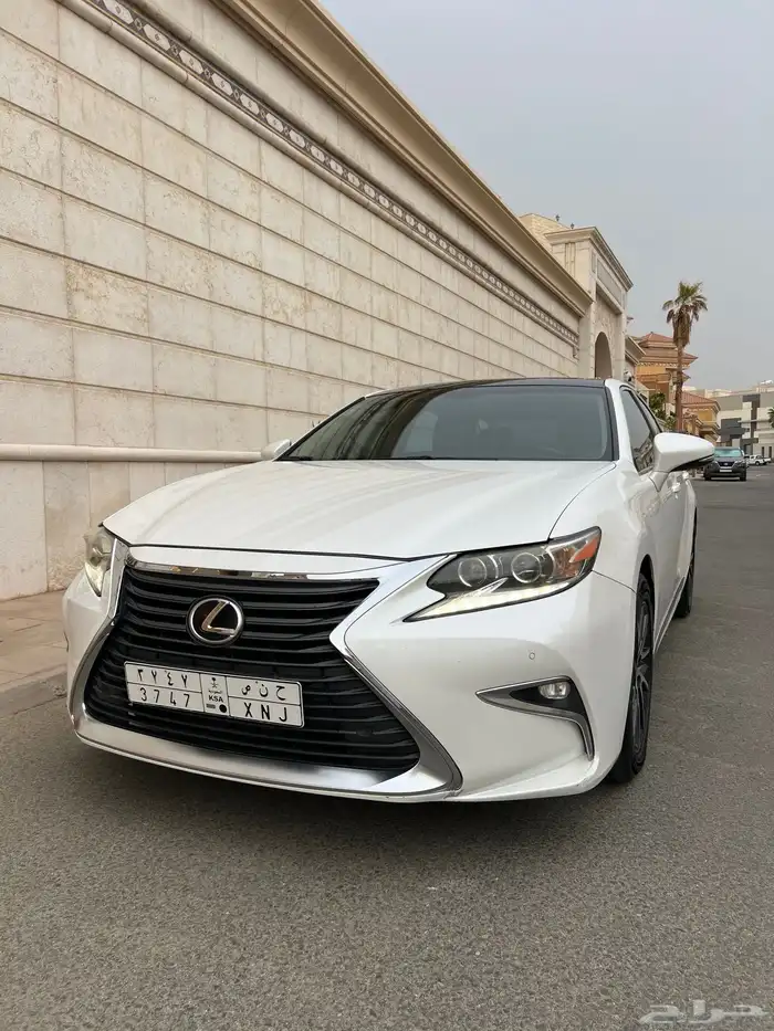 للبيع لكزس ES 350 2017 نظيفه جدا 13