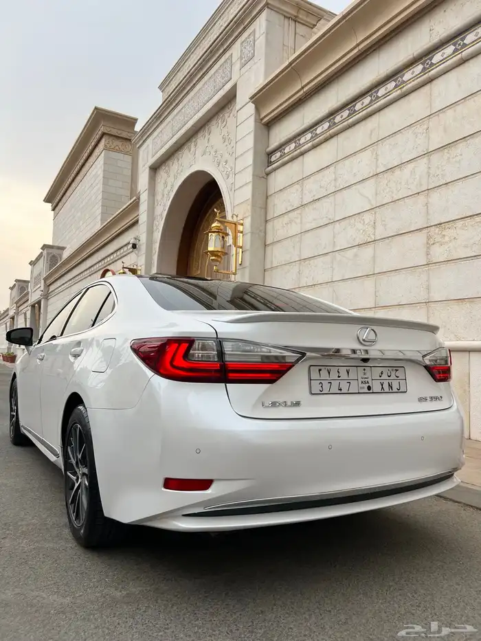 للبيع لكزس ES 350 2017 نظيفه جدا 6