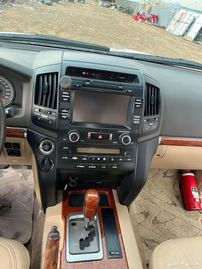 لاندكروزر 2013 فل كامل بريمي للبيع السياره نضيفه 6