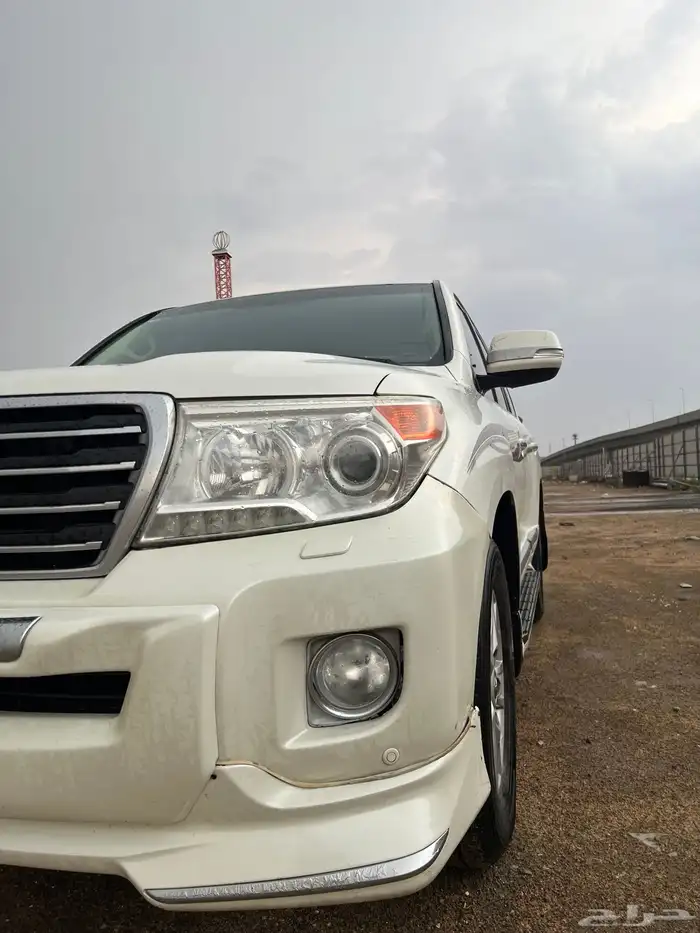 لاندكروزر 2013 فل كامل بريمي للبيع السياره نضيفه 3