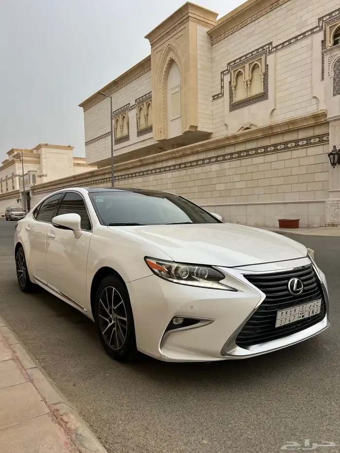 للبيع لكزس ES 350 2017 نظيفه جدا 15