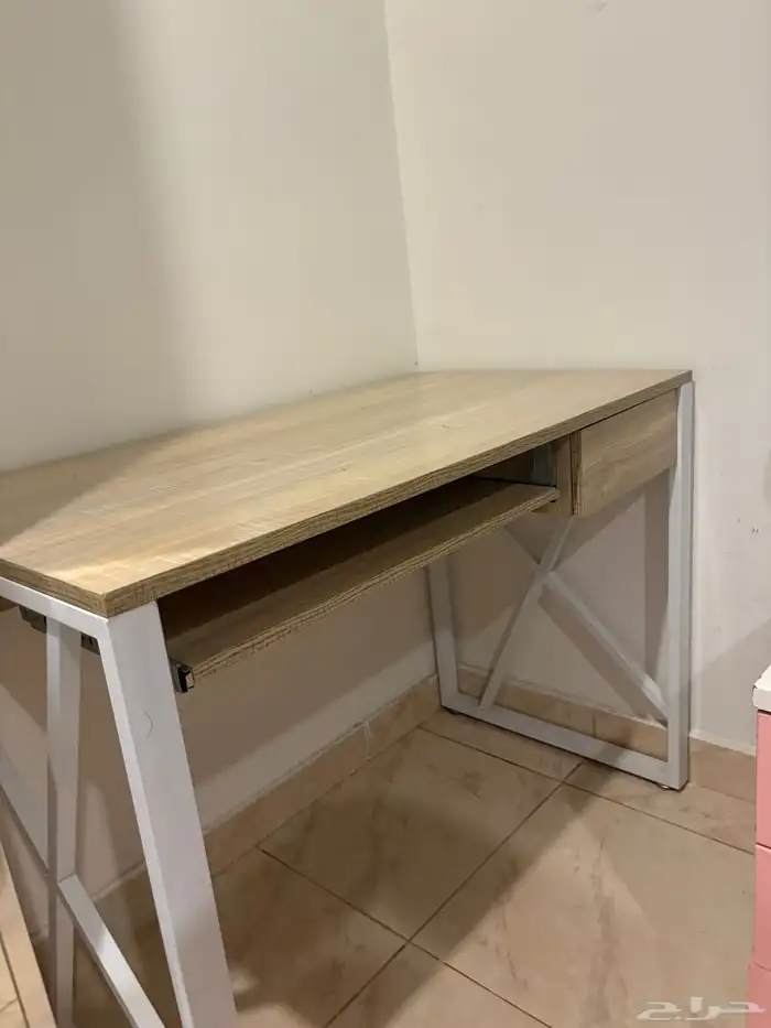 مكتب للبيع بحاله ممتازه 1