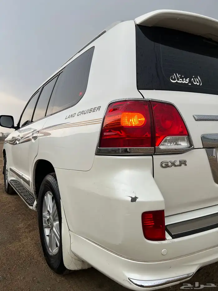 لاندكروزر 2013 فل كامل بريمي للبيع السياره نضيفه 4