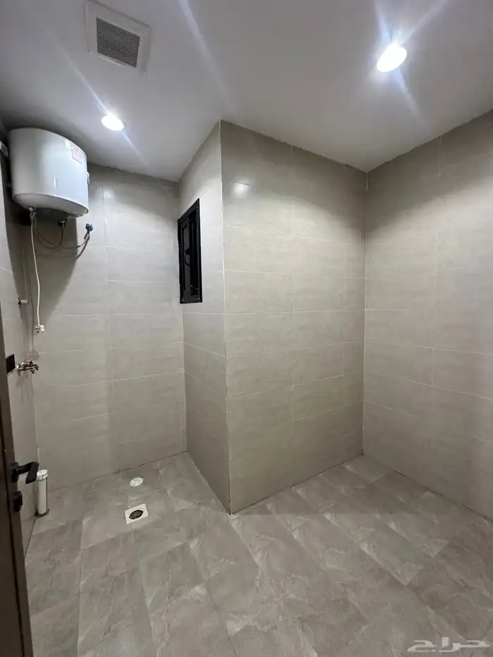 للبيع شقق ارضيه وعلويه بحى الضيافه خميس مشيط 23