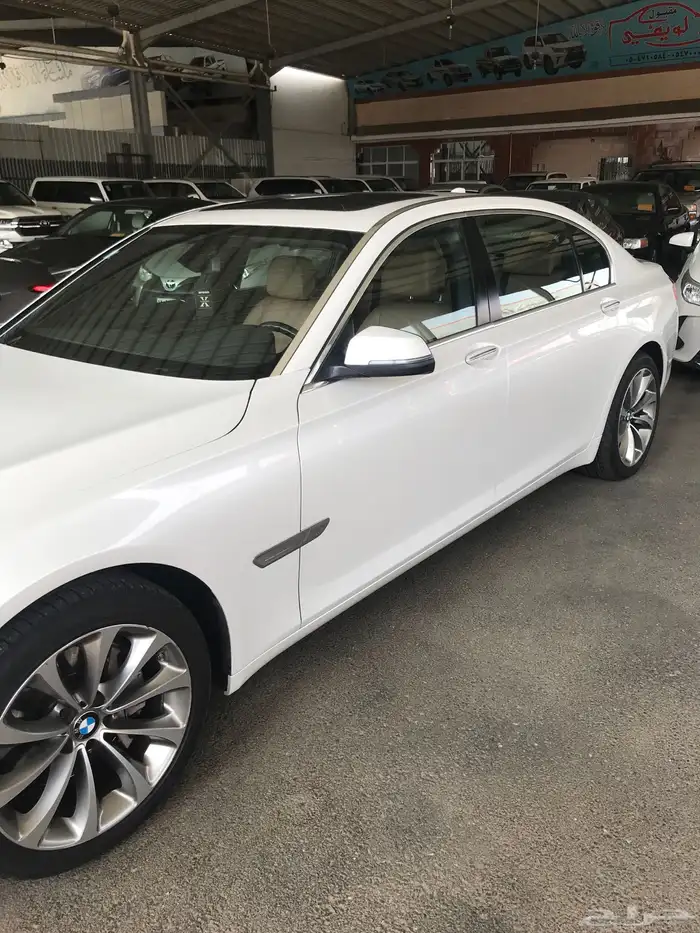 BMW بي ام دبليوا 730Li موديل 2015 3