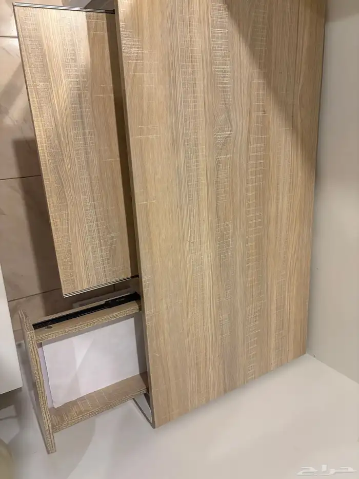 مكتب للبيع بحاله ممتازه 2