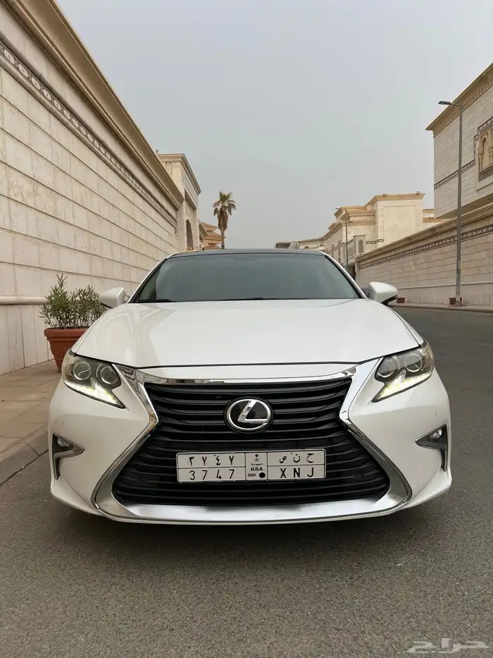 للبيع لكزس ES 350 2017 نظيفه جدا 14