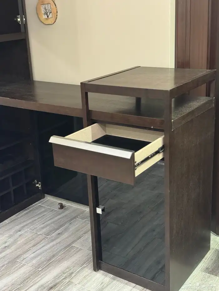 مكتب خشبي مع رفوف جانبيه 3