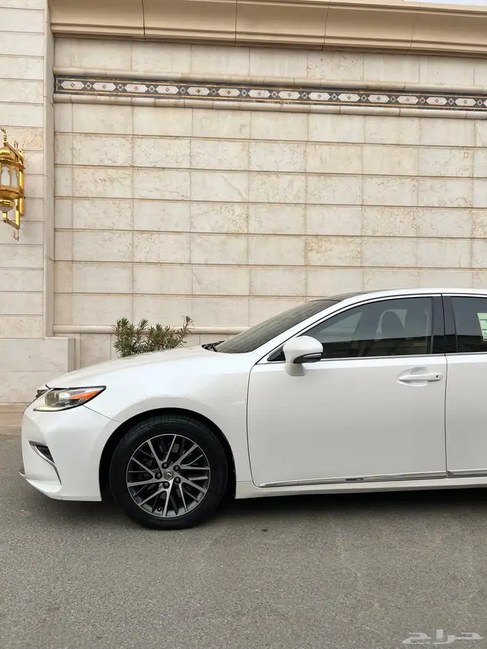 للبيع لكزس ES 350 2017 نظيفه جدا 2