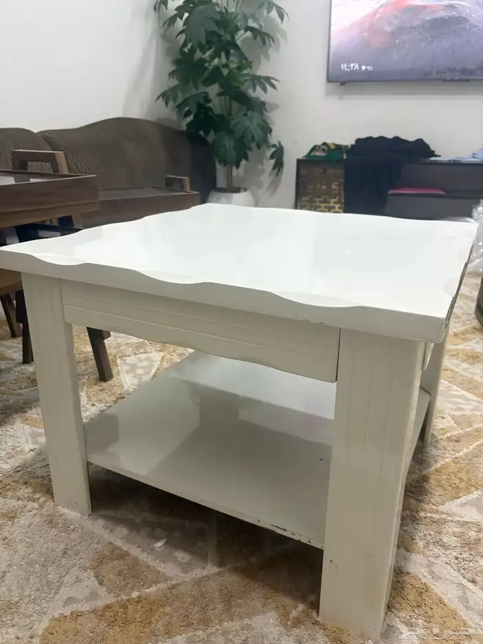 طاولتين كبيره من IKEA 1