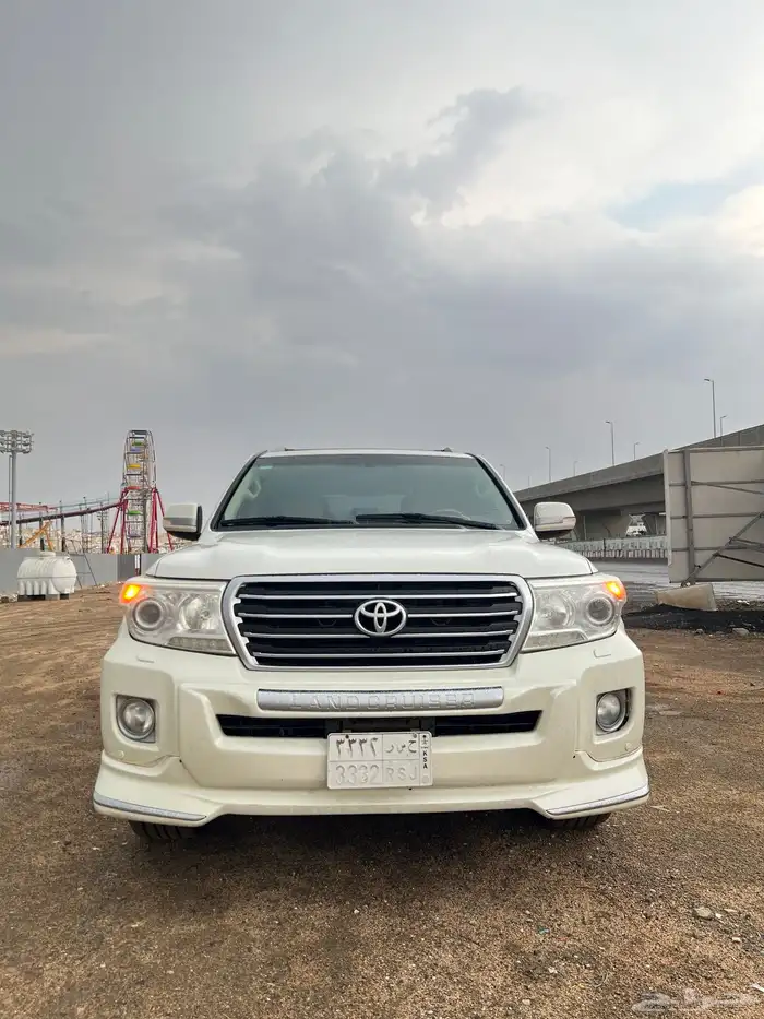 لاندكروزر 2013 فل كامل بريمي للبيع السياره نضيفه 0