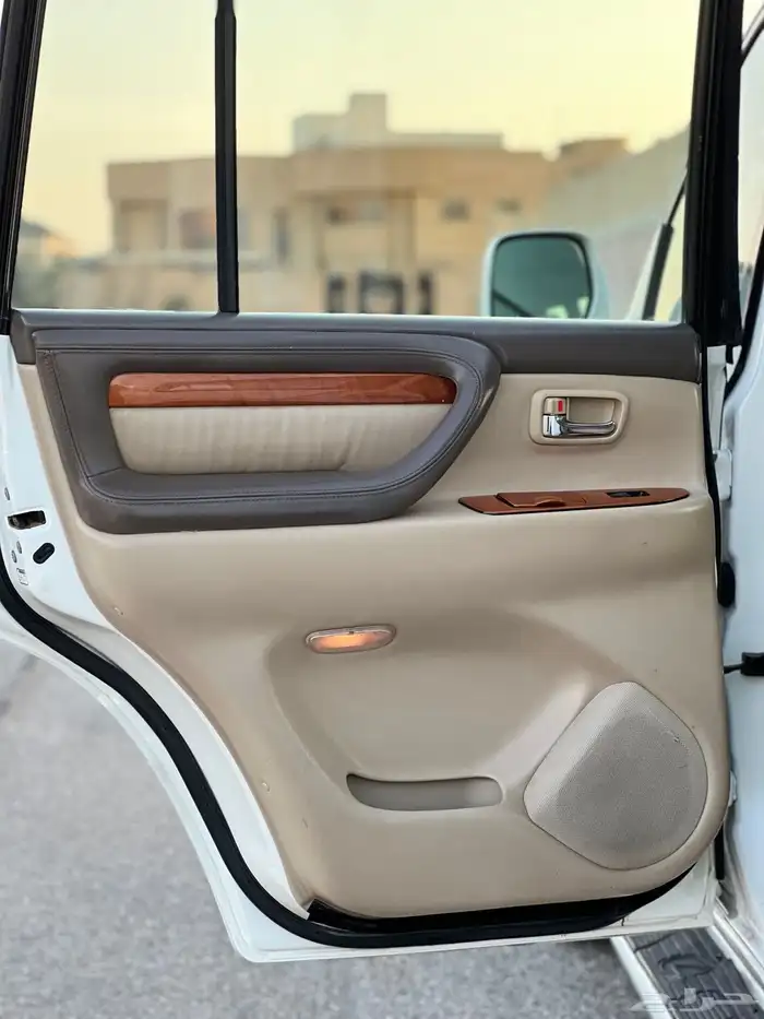 لكزس LX470 2006 17