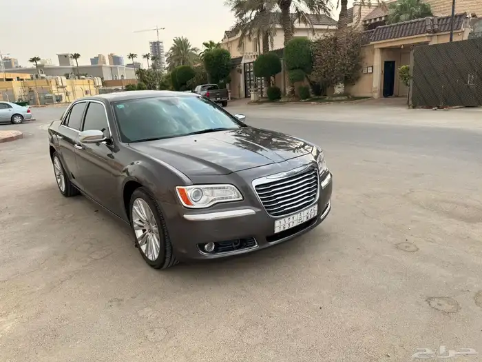 للبيع كرايسلر C300 موديل 2014 7