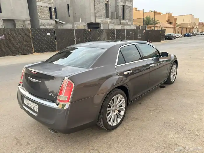 للبيع كرايسلر C300 موديل 2014 10