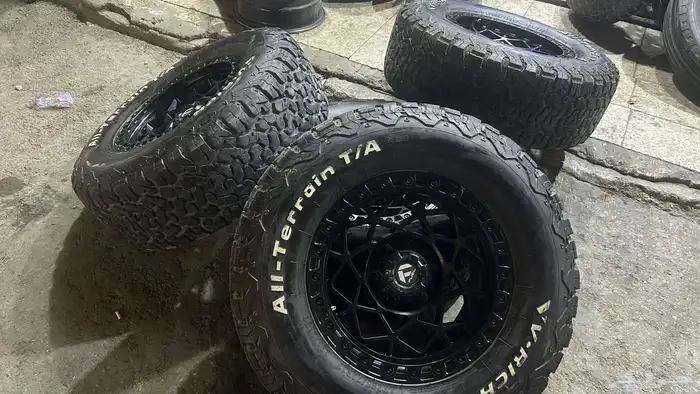 جنوط فيول وكفرات نص حجري مقاس 285 70 17 3