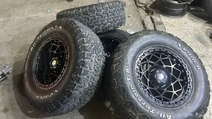 جنوط فيول وكفرات نص حجري مقاس 285 70 17 2