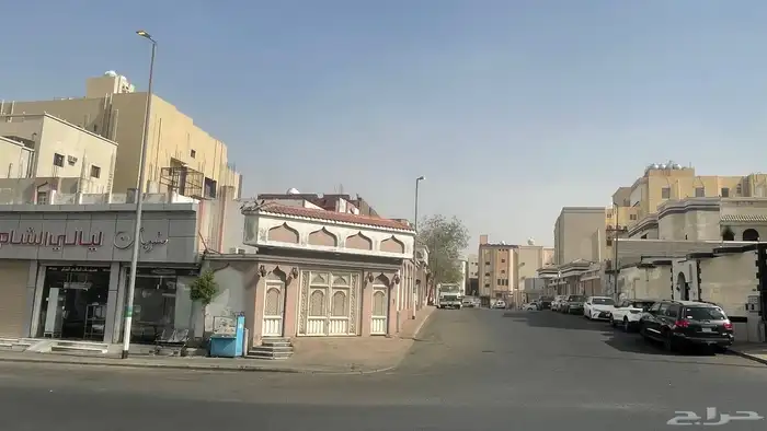 عقار للبيع تجاري استثماري بمساحة 888 مبنيان وخمس محلات 5