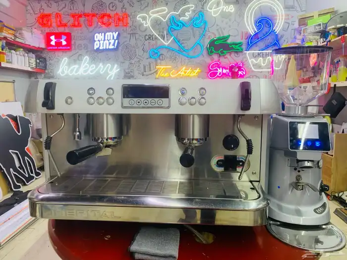 Coffee Machine and Grinder  Professional 0