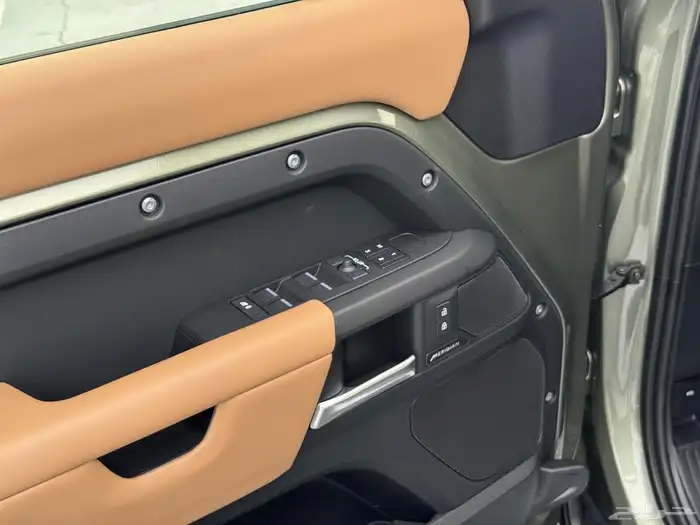 لاند روفر ديفندر HSE X-Dynamic موديل 2025 12