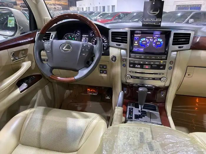 جيب لكزس LX570 فل كامل 2012 22