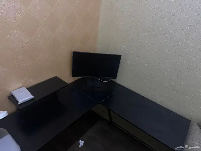 شاشة سوني وطاولة وتركب ع pc وسوني4 و 5 0