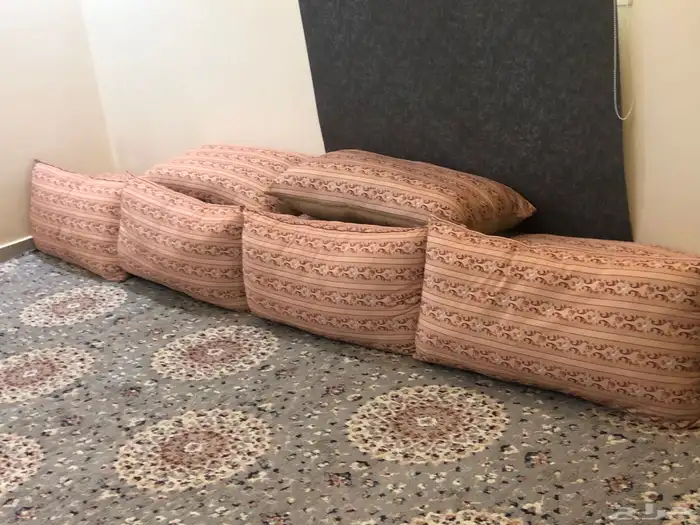 سجاد و مساند للبيع 0