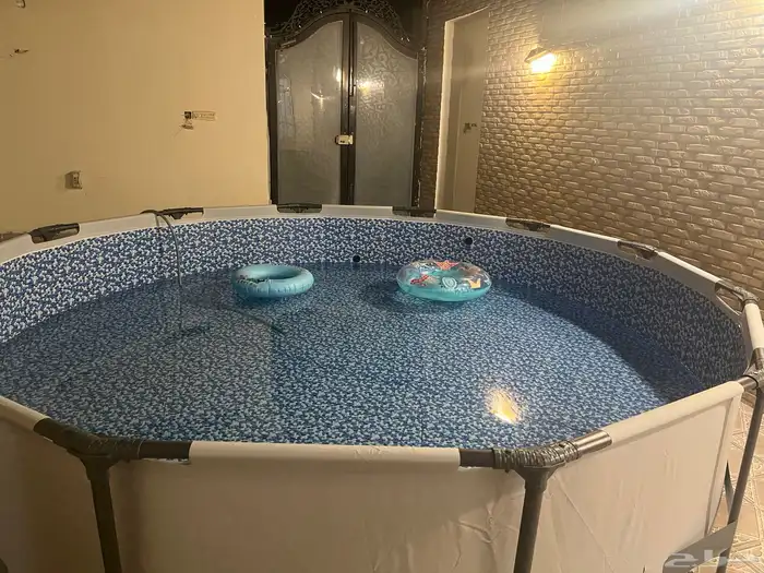 مسبح كبير ثلاثه في 67 0
