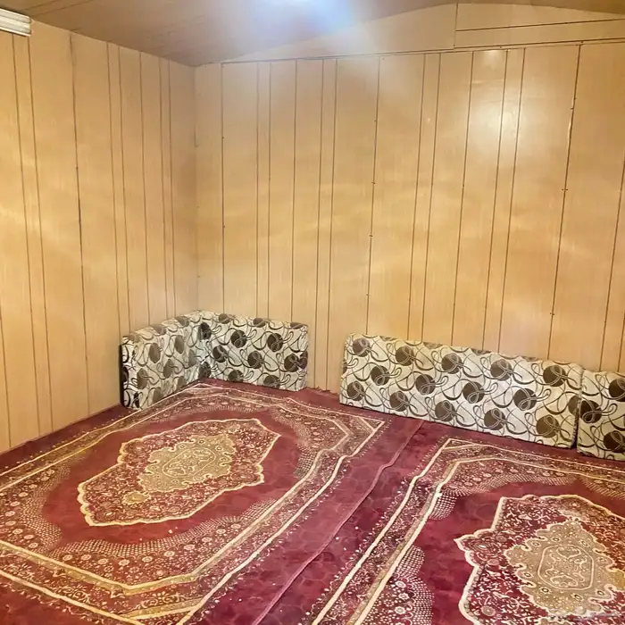 غرفه للبيع نضيفه 5