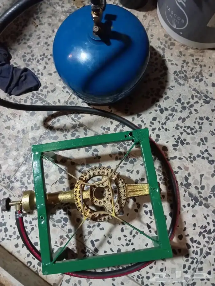 اسظوانة غاز مع مركب 2