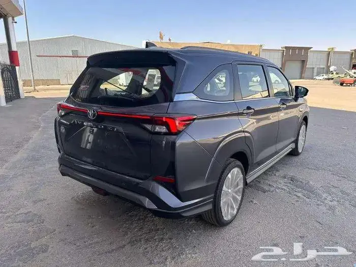 تويوتا فليوز 2025 7 ركاب بنزين 2