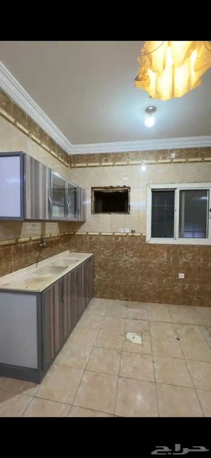 للإيجار بالكامل (معرض.عمارة) كمستوصف عيادات او سكن شركات 3