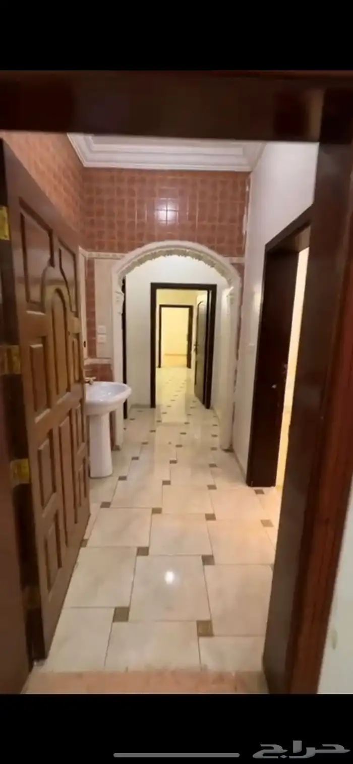 للإيجار بالكامل (معرض.عمارة) كمستوصف عيادات او سكن شركات 1
