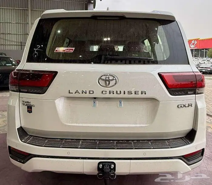 تويوتا لاندكروزر GXR L4 بنزين 2025 8