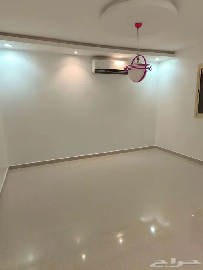 فيلا حي طويق درج صاله كبيره 13