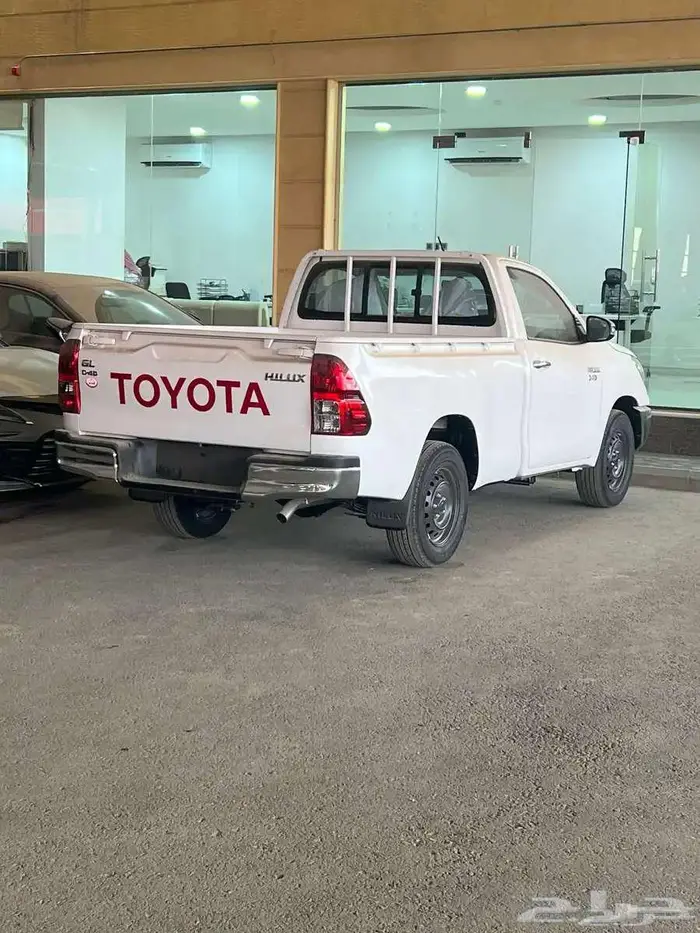 تويوتا هايلوكس غمارة ديزل 2.4 موديل 2025 متوفر لدى الحسن 2