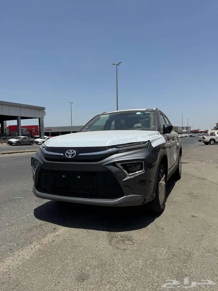 تويوتا اوربان فل كامل 1500 cc رمادى موديل 2025 1
