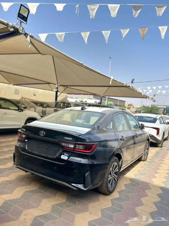 تويوتا يارس 2026 ابيض  اسود 1