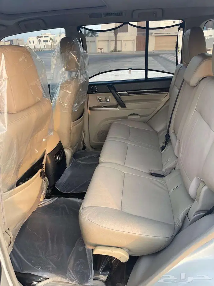 2016 3.8 Pajero Silver Package full 15