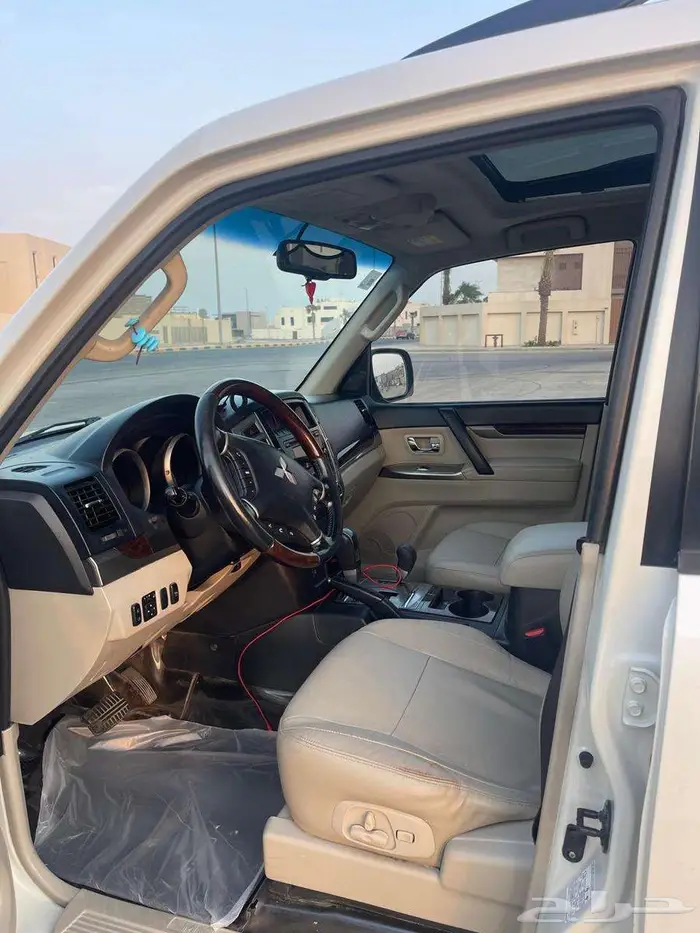 2016 3.8 Pajero Silver Package full 11