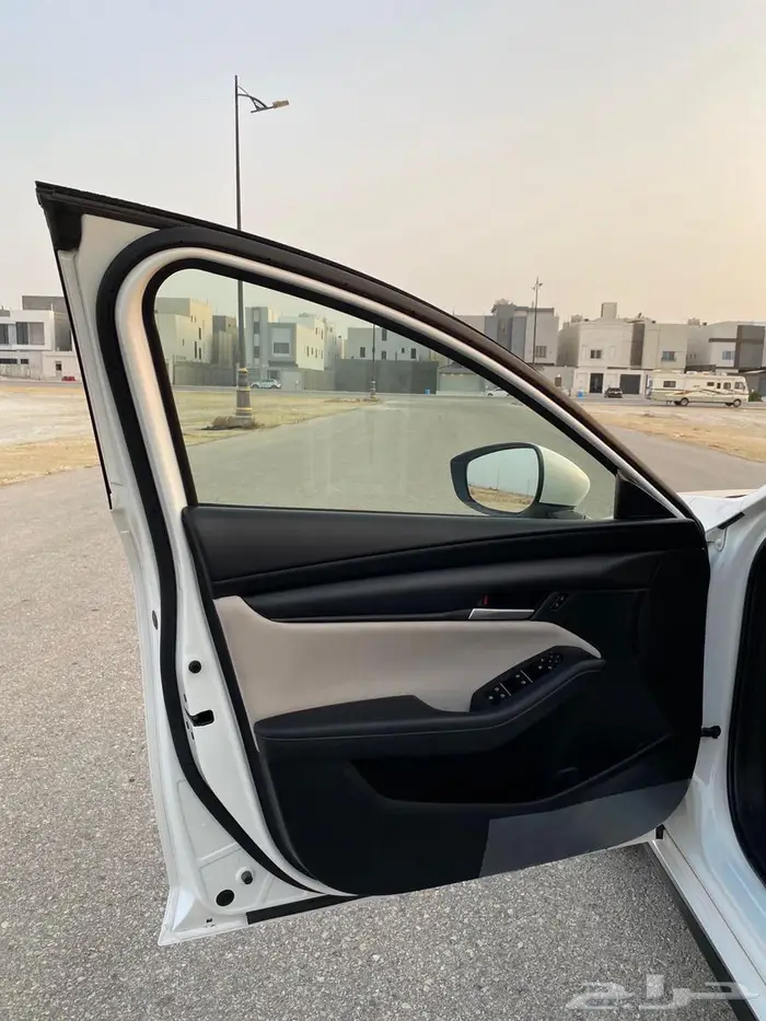 (تم البيع )مازدا 3 بحالة الوكالة 2023 25