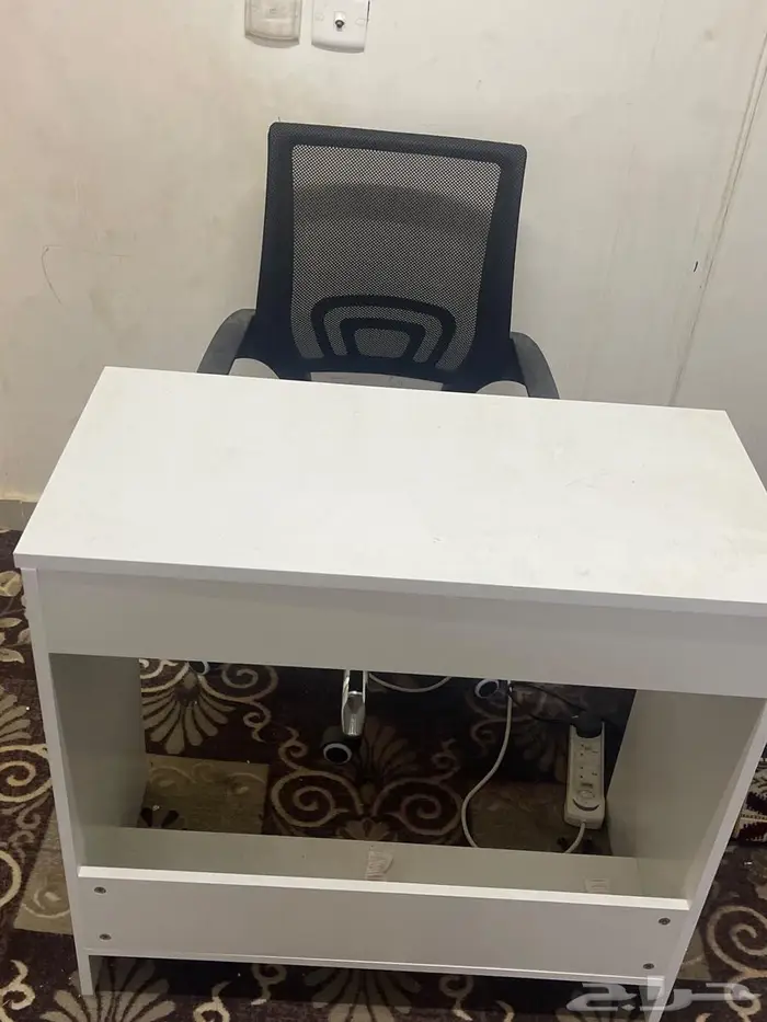 كرسي مع طاولة 2