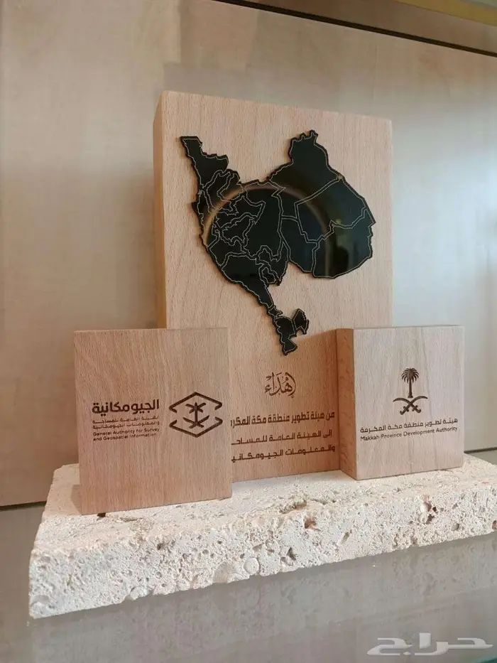 متخصصين في صناعه الدروع والمجسمات والهدايا والعلب بخاماتها 17