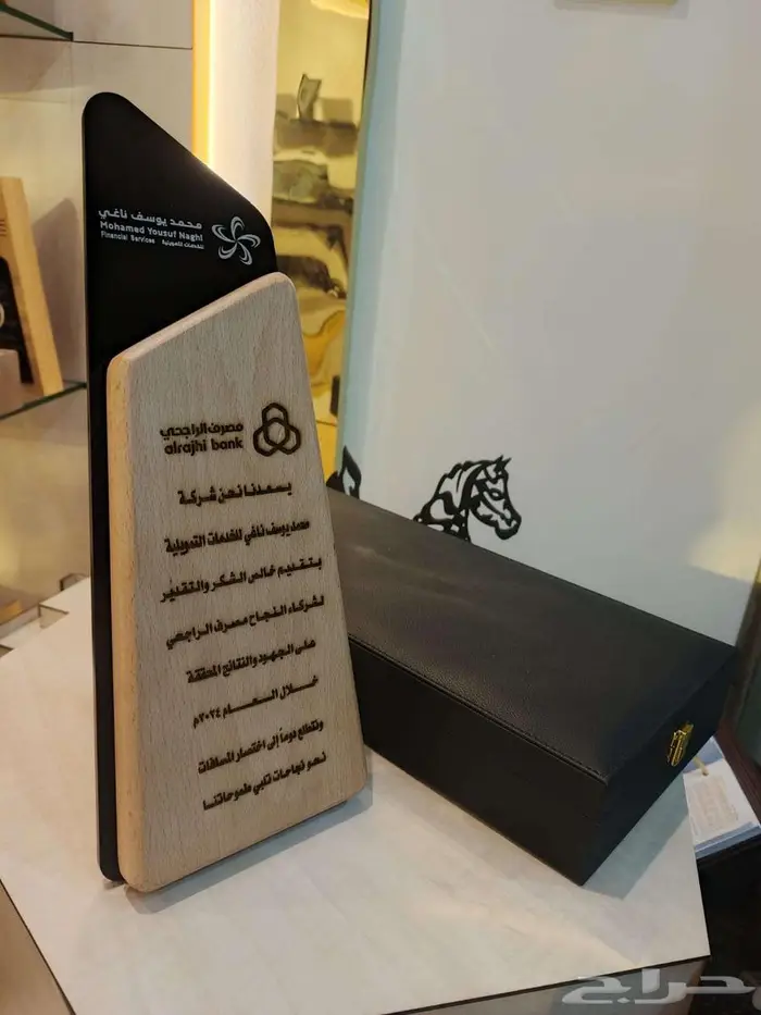 متخصصين في صناعه الدروع والمجسمات والهدايا والعلب بخاماتها 0
