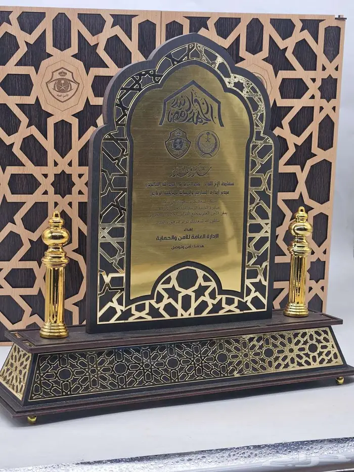 متخصصين في صناعه الدروع والمجسمات والهدايا والعلب بخاماتها 54